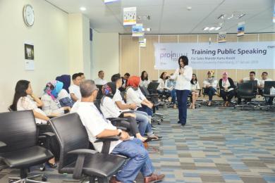 TRAINING PUBLIC SPEAKING