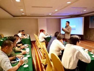 TRAINING PUBLIC SPEAKING